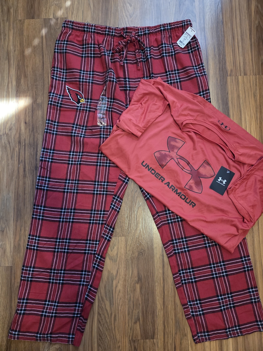 NFL Team Red Cardinals Plaid Men’s Pajama Bottoms & Under Armour Red Logo Top